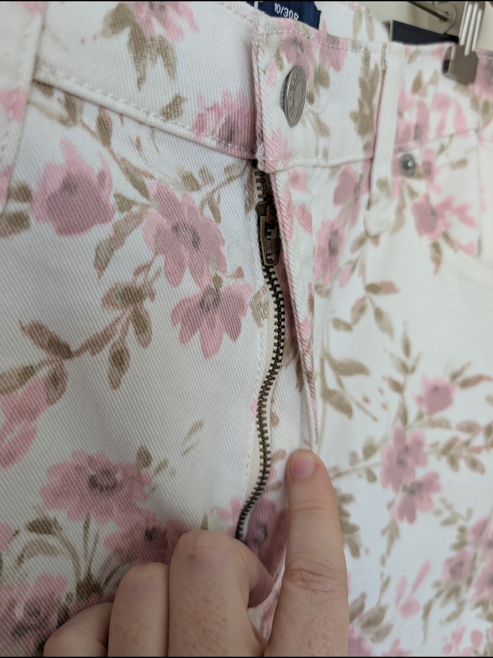NWT GAP Barrel Jeans with Pink Floral Print 10/30R - Picture 4 of 9